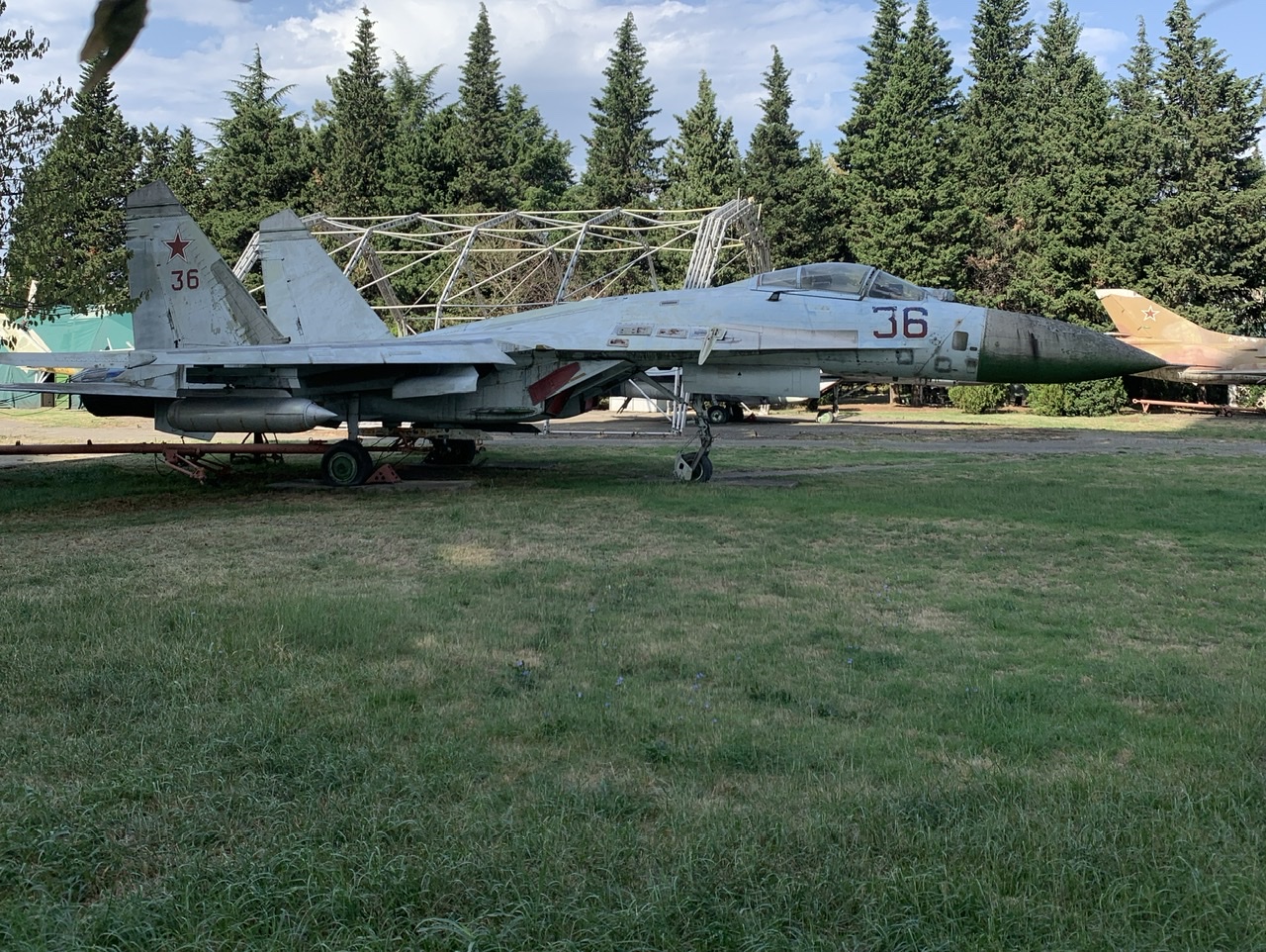 Воздушное хулиганство, или отвага? Как советский лётчик на Су-27 слил топливо на кабину самолёта НАТО ?✈️?2