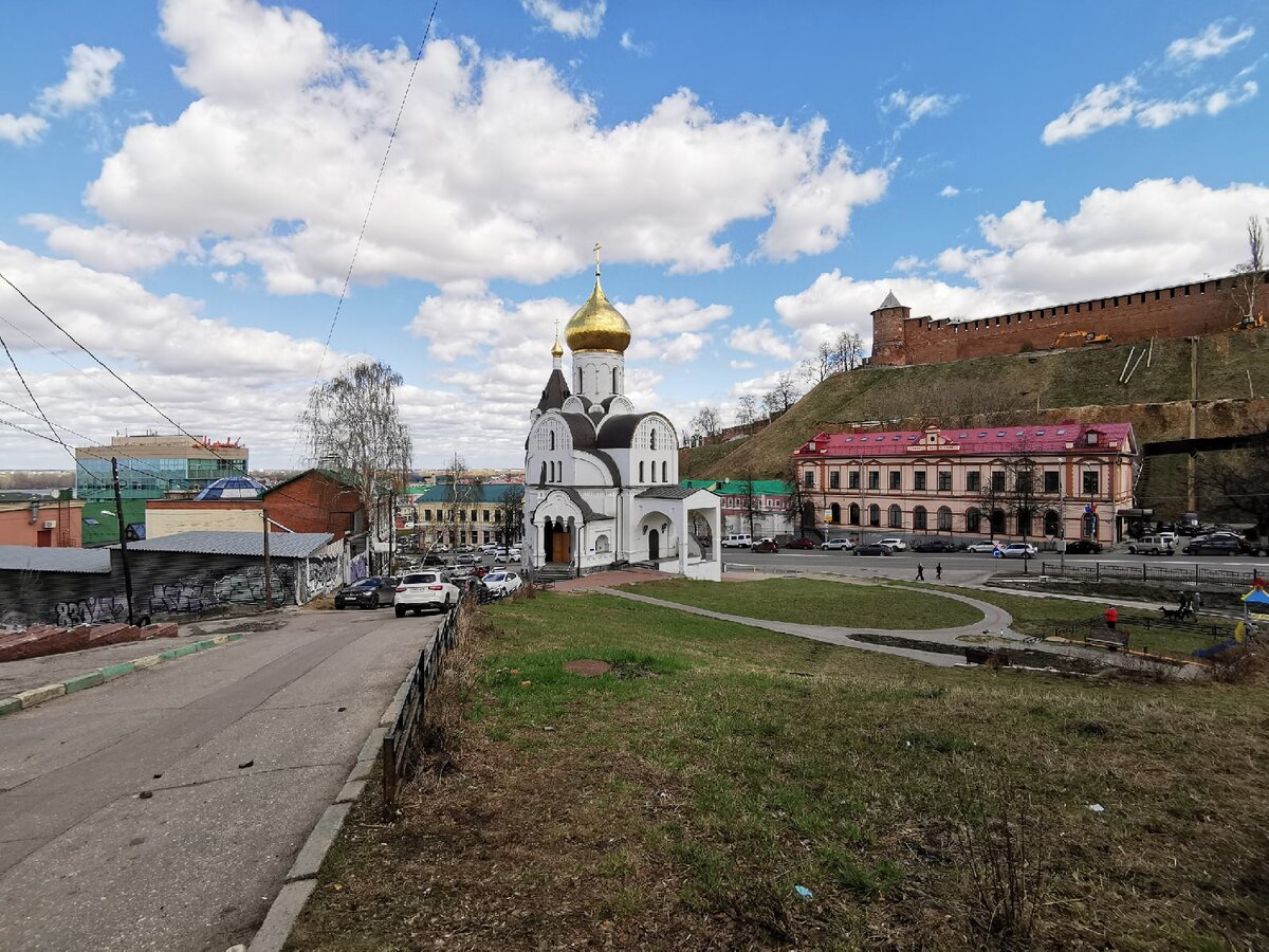 Нижегородский кремль — самая популярная достопримечательность Нижнего Новгорода и одно из тех мест, которое я обязательно хотела посетить во время нашего путешествия.
