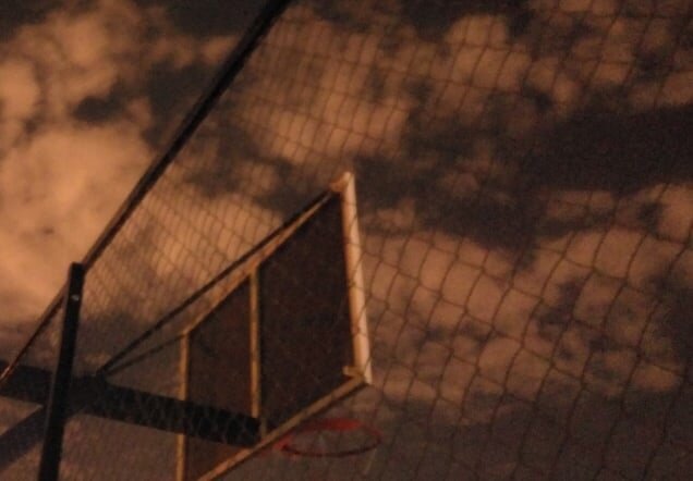 Забор через который я пронзил облака так, что он на них отпечатался.