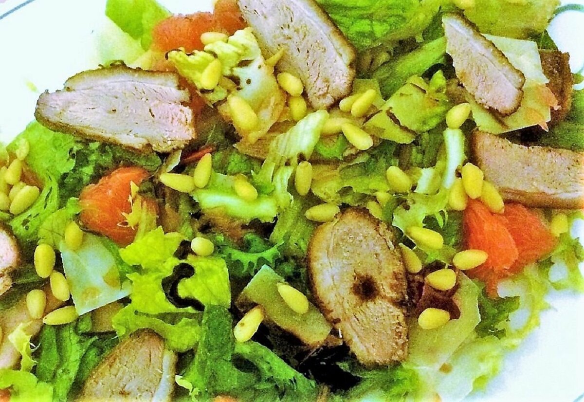 Салат-микс с утиной грудкой и грепфрутом - достойный праздничного стола