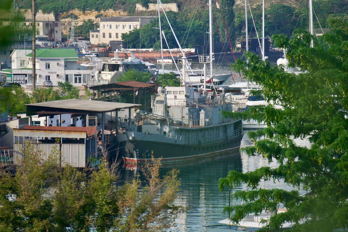 ПМР-183 в Южной бухте у затонувшего ПД-16.
