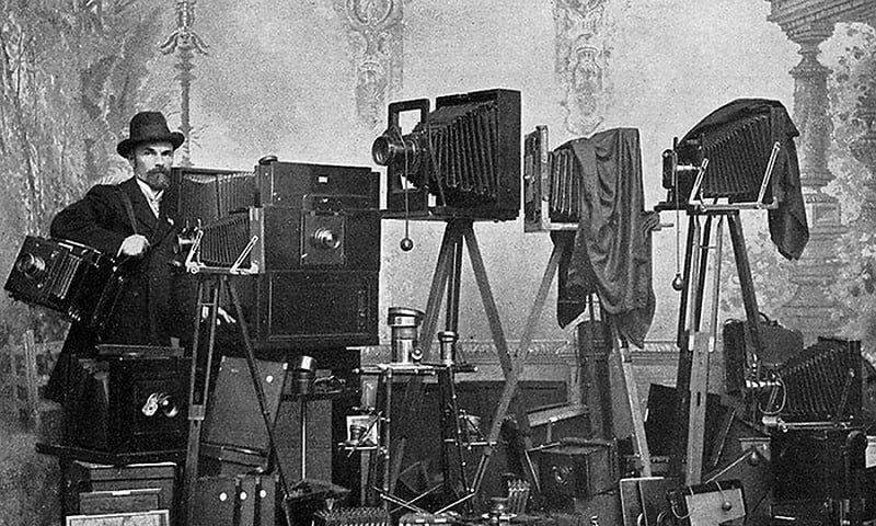 Один из первых фотографов в России.