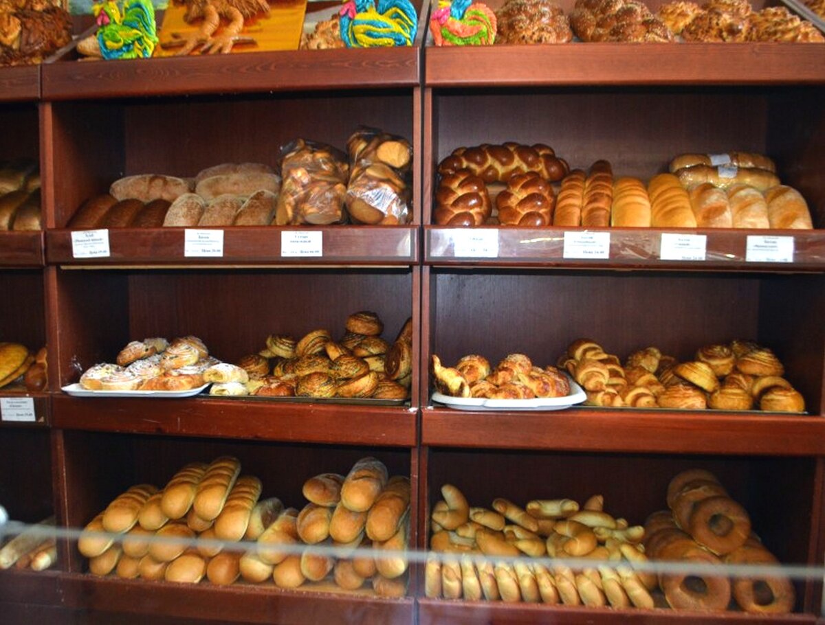 Хлеб в магазине. Хлебный прилавок. Ассортимент хлеба. Украшение хлебобулочных изделий. Хлеб в советское время