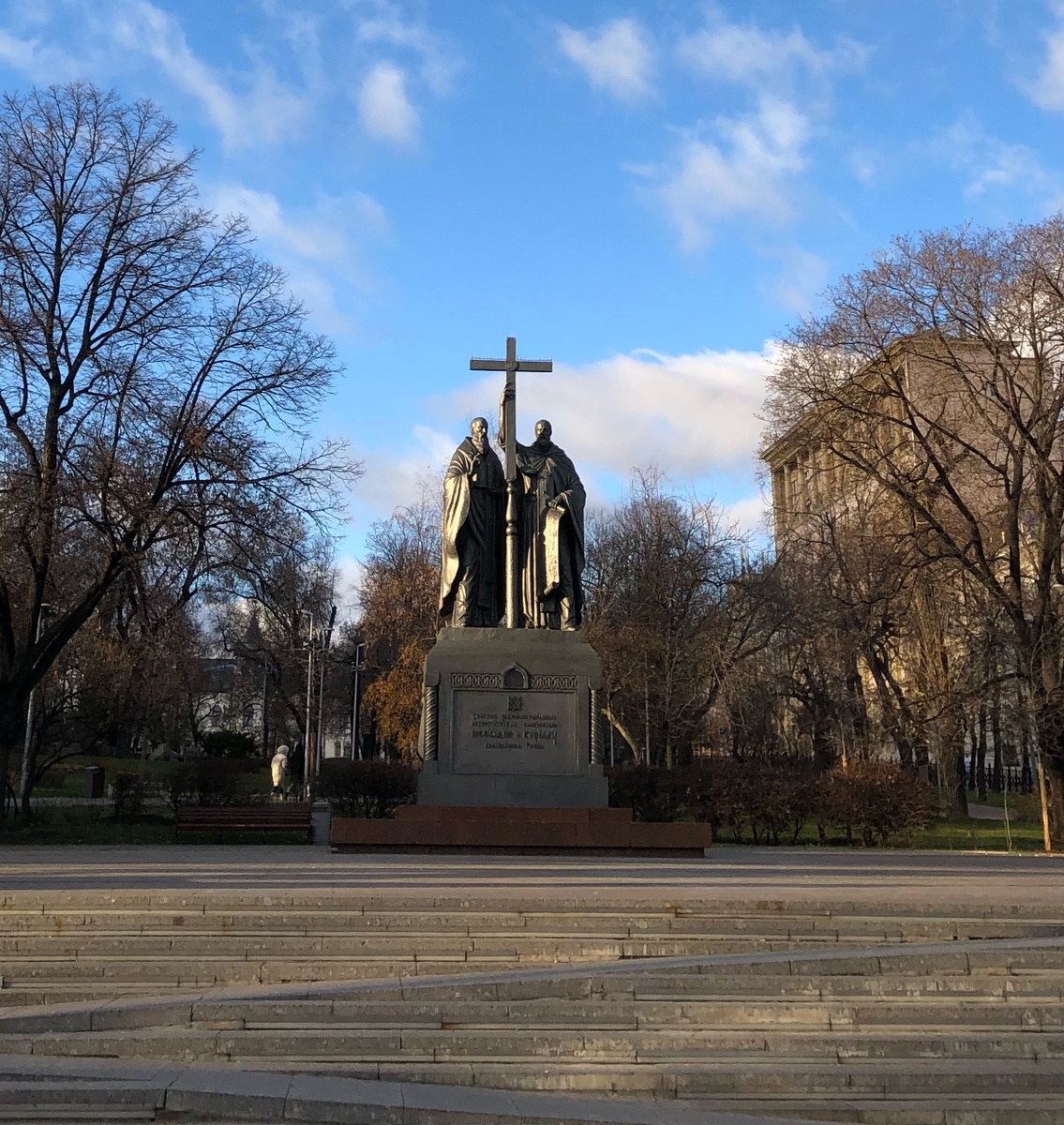 Памятник Кириллу и Мефодию работы скульптора В.М. Клыкова установлен в 1992 году в День славянской письменности и культуры. 