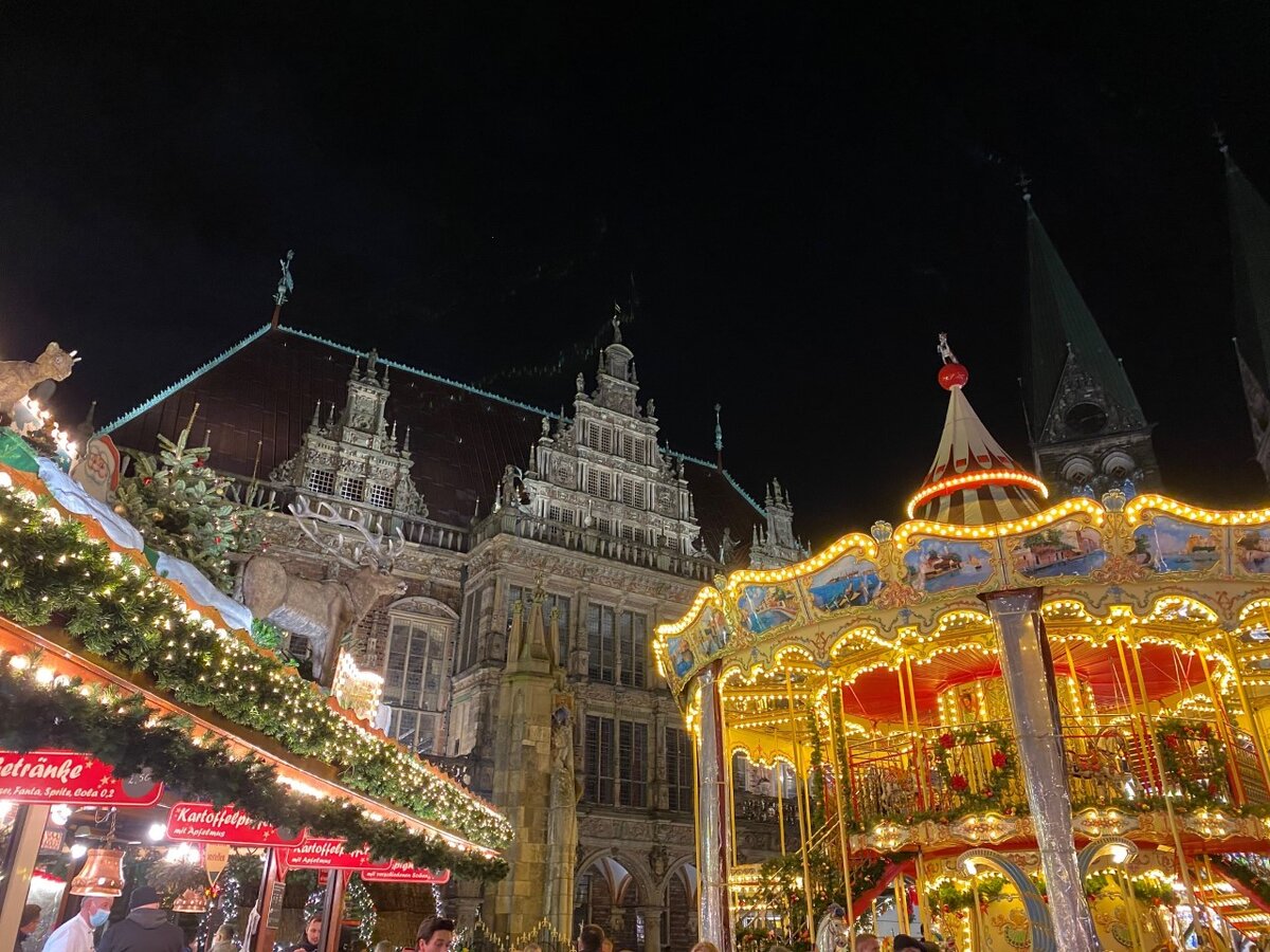 На Рыночной площади в Бремене 2021 перед ратушей 