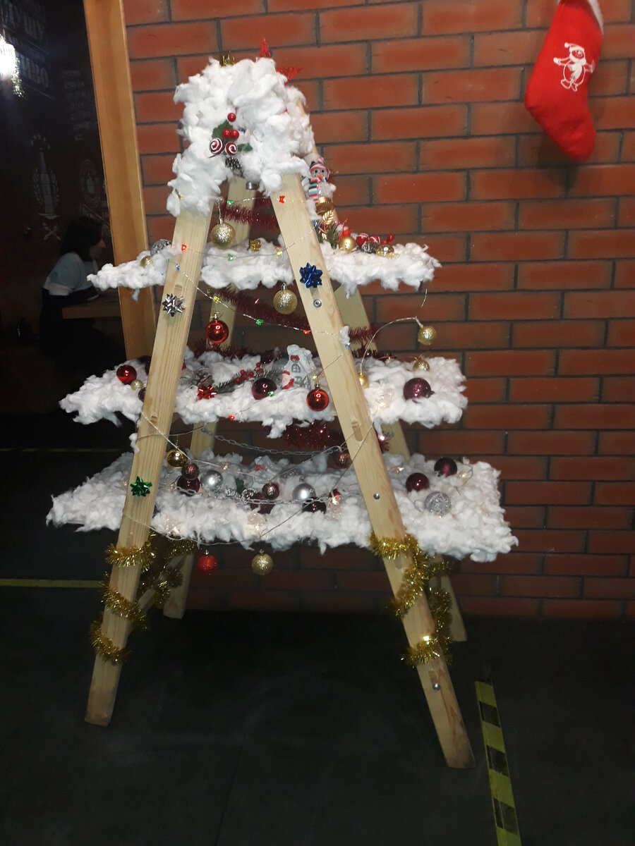 Интересная ёлочка в пабе :)