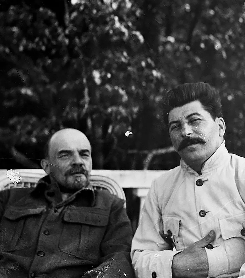 Фотография ленин сталин. Сталин Иосиф Виссарионович и Ленин. Владимир Ленин и Иосиф Сталин. Иосиф Сталин 1922. Ленин и Сталин в Горках 1922 г.