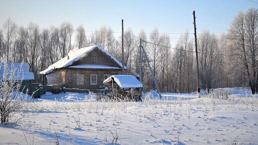 Откапываемся от снега с помощью трактора. На лошадях по новой дороге