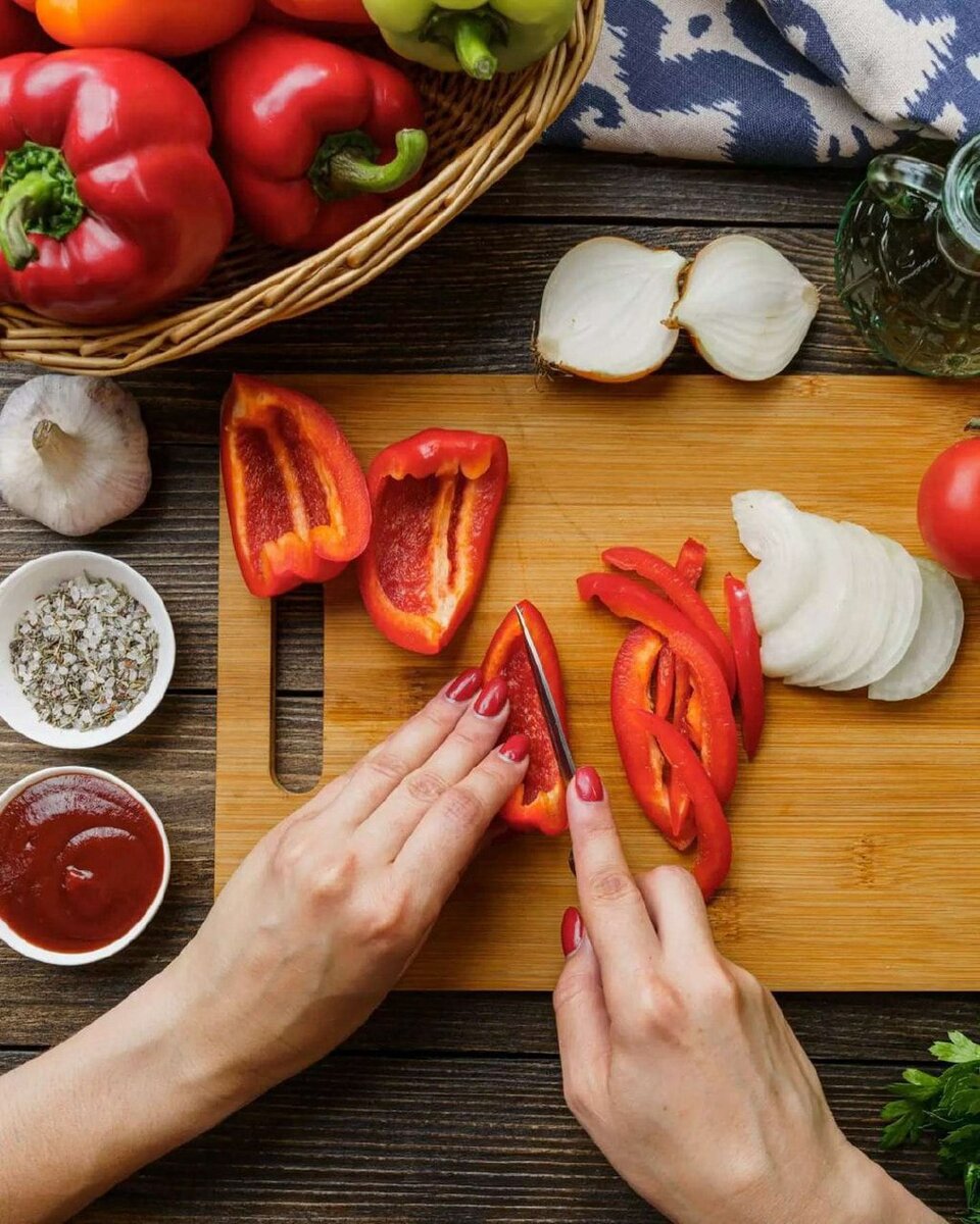 Овощное рагу с разноцветными болгарскими перцами и колбасками | Кочевники  Халяль | Дзен