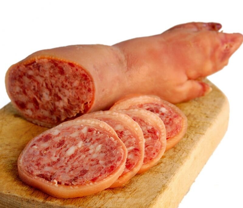 Старинное мясное блюдо итальянской кухни - фаршированные свиные ножки или колбасное изделие в оболочке из кожи свиной ножки с копытцем.