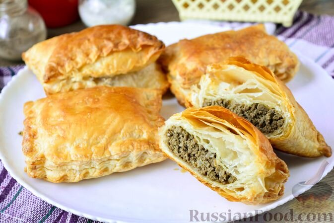 тесто слоеное дрожжевое, печень, масло растительное, соль, перец чёрный молотый