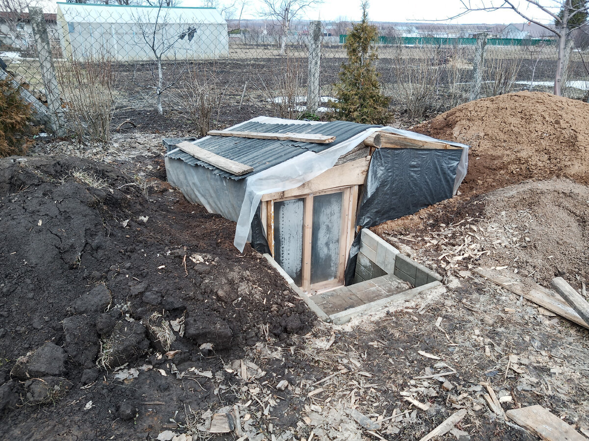 Вот такой общий вид землянки - укрытия 