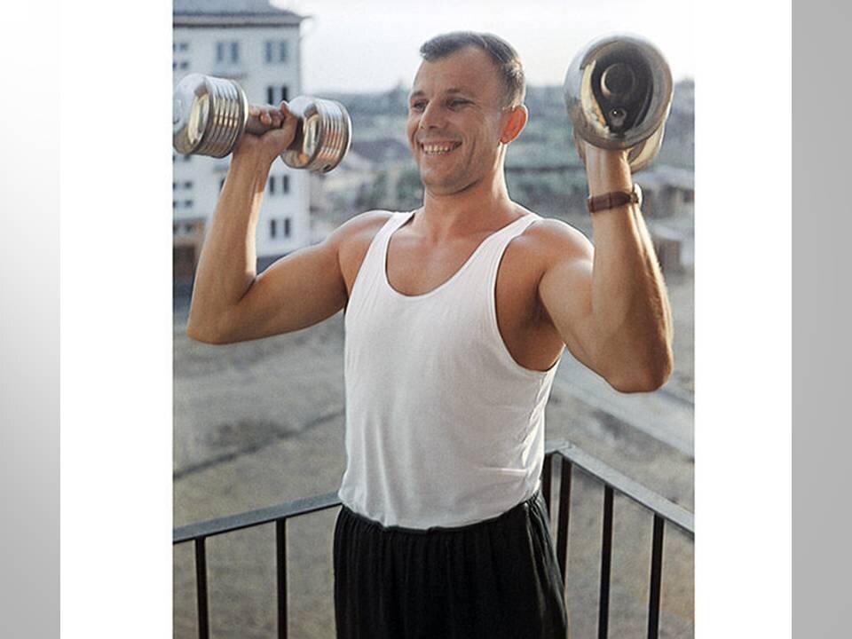 Юрий Гагарин каждый день начинал с зарядки