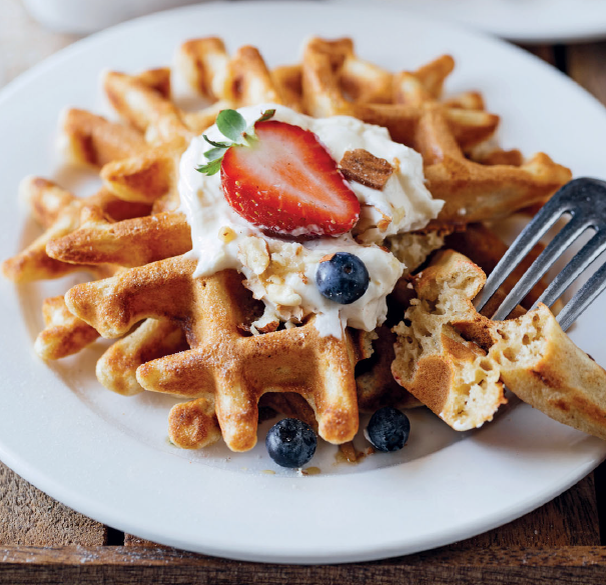 цельнозерновые вафли в вафельнице. диетические венские вафли. скандинавские вафли. вафли хрустящие. вафли плоские.