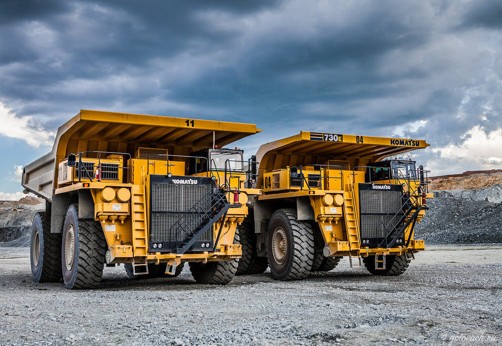 Карьерный самосвал