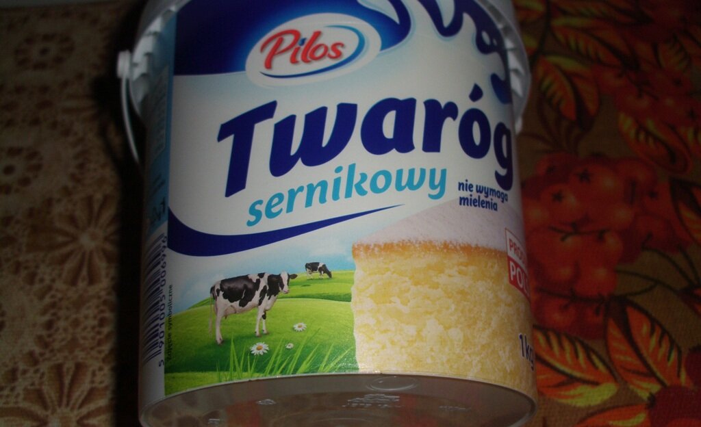 Килограммовое пластиковое ведерко польского творога. Личное фото автора канала Житейская проза