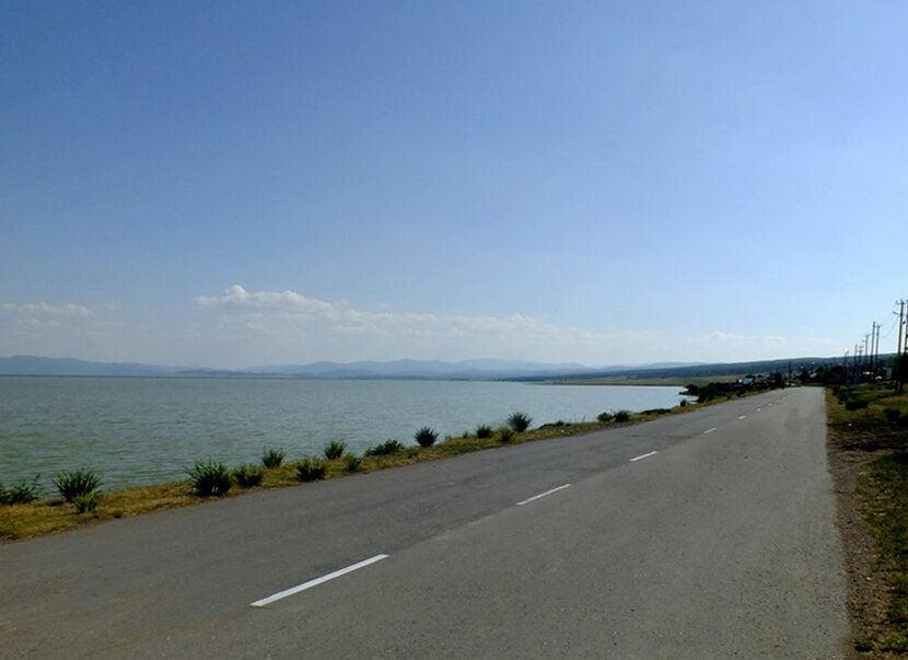 дорога через село Черное озеро