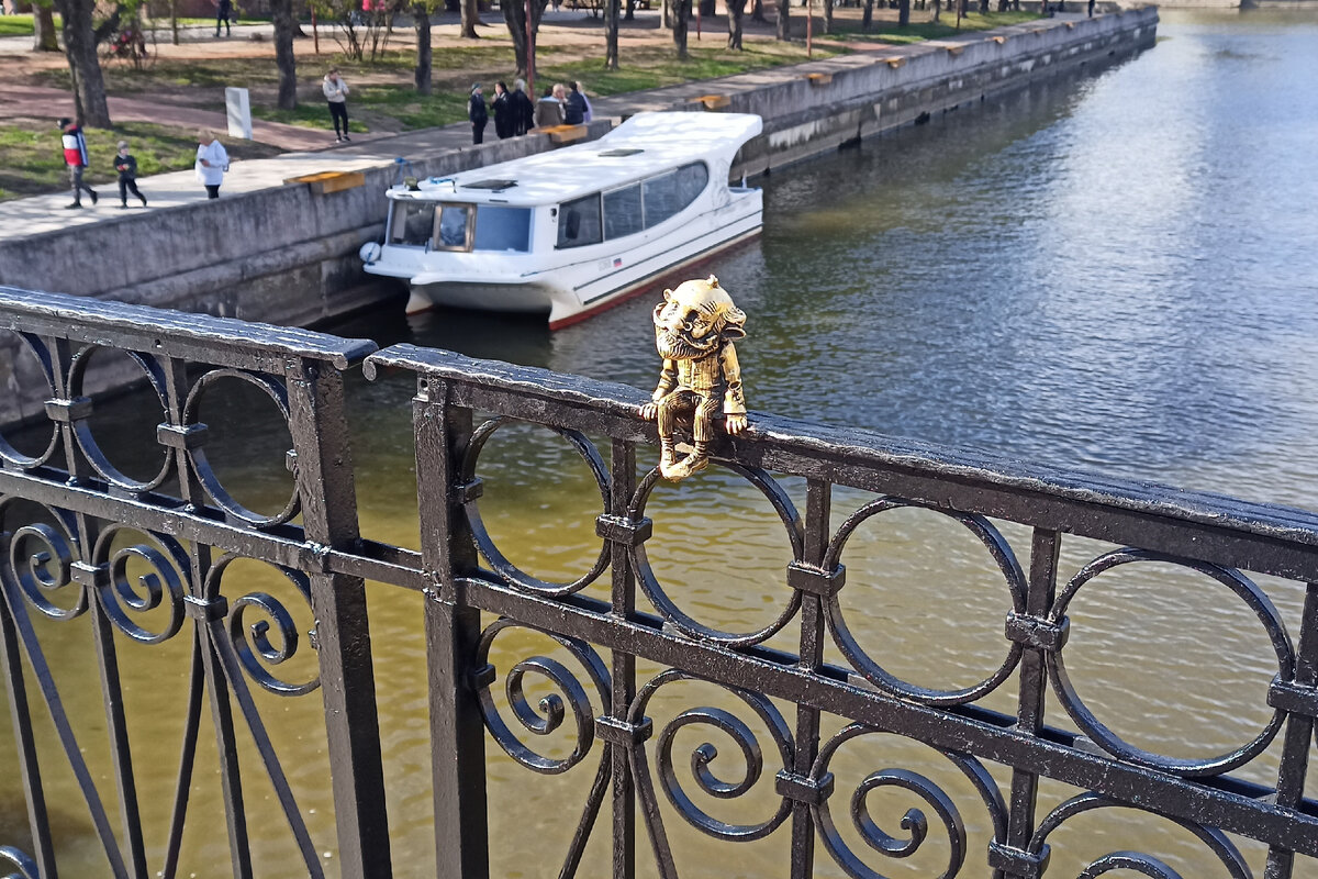 На Медовом мосту