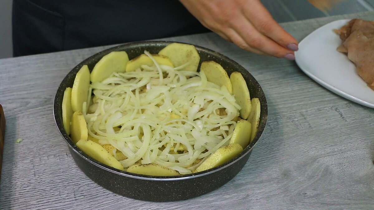 Картофельная запеканка с сыром, курицей и грибами