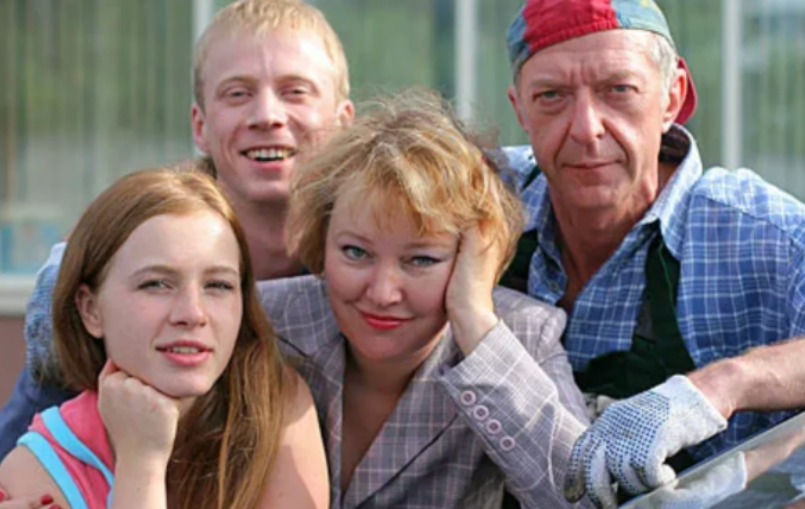 Александра Яковлева и Валерий Кухарешин с детьми 