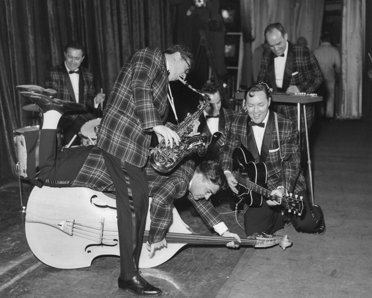 Bill Haley. Билл Хейли рок н ролл. Рок н ролл 70х 80х. Уи́льям Джон Кли́фтон Хе́йли.