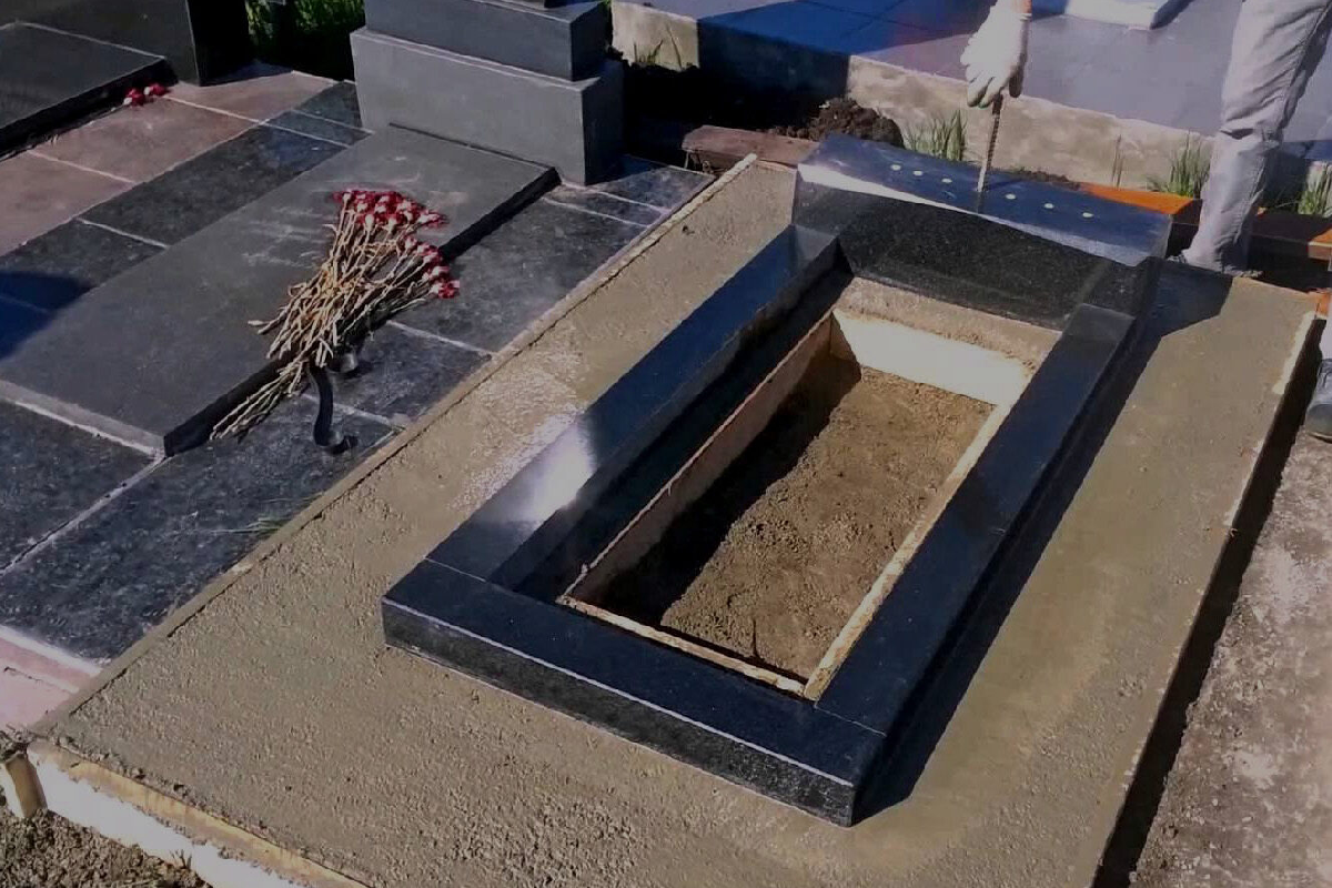  Монтаж цоколя и памятника