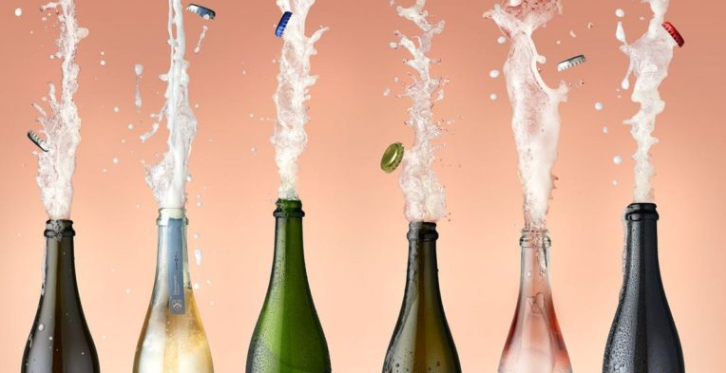 Пробки отлетающие от петнатов. Фрагмент изображения из https://vindeter.com/la-methode-ancestrale/