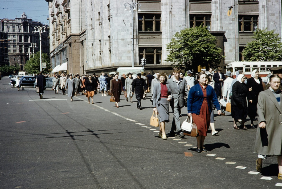 Дни переходят в годы. Москва 1959 Форман. Харрисон Форман в Москве 1959 года. Москва 1959 года в фотографиях Харрисона Формана. Харрисон Форман СССР фото 1959.