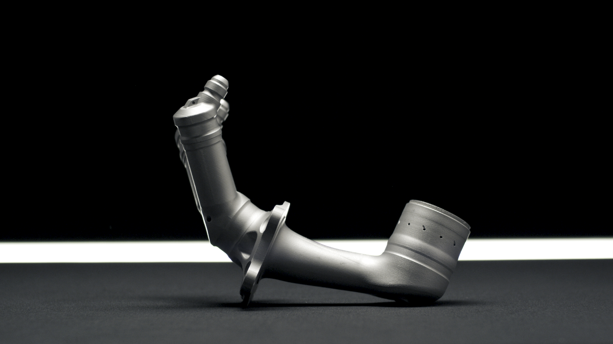 Вместо 20 сваренных вместе частей новый наконечник топливной форсунки представляет собой единую элегантную деталь, которая весит на 25 процентов меньше предшественника