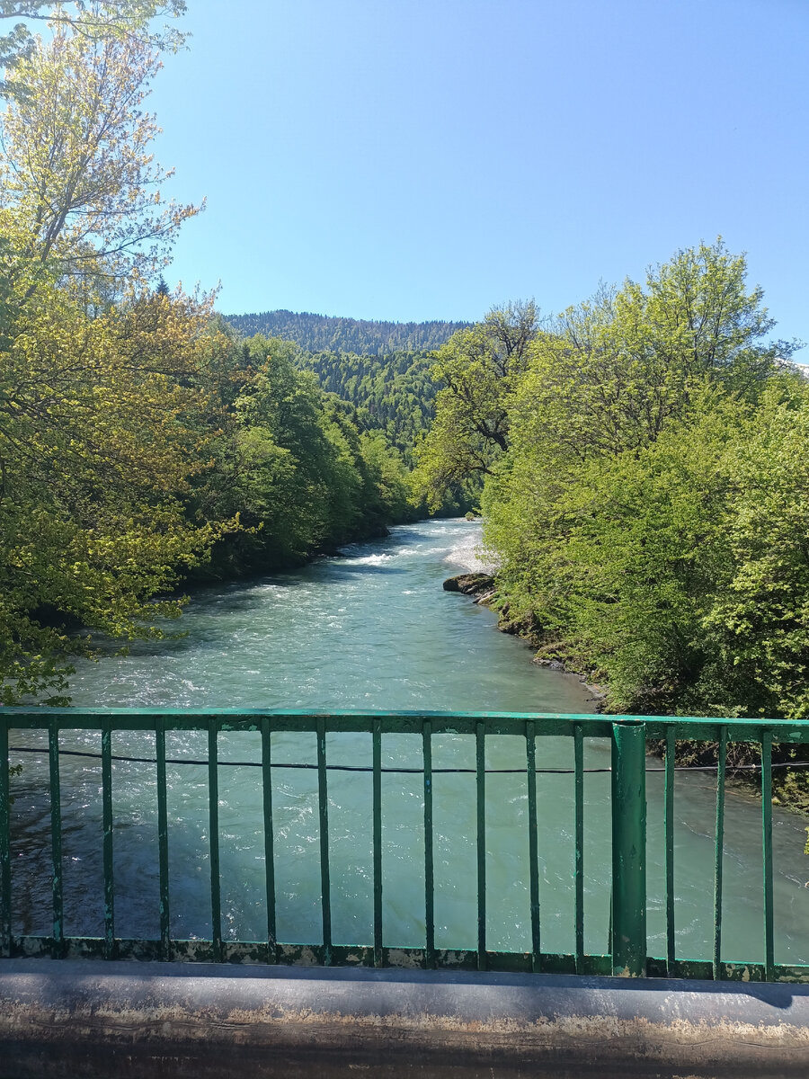 Мост через реку Белая в природный парк