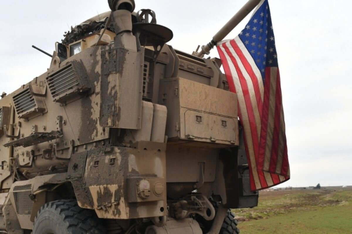    СМИ: военные США вывезли из Сирии в Ирак почти 90 цистерн с нефтью