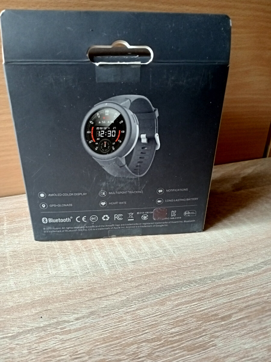 Упаковка смарт часов: вид сзади