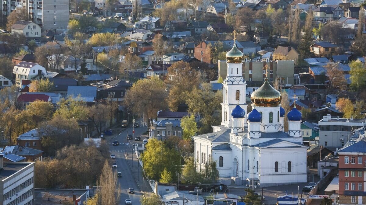    Вид на храм Сошествия Святого Духа на Апостолов в Саратове© РИА Новости / Андрей Васильев