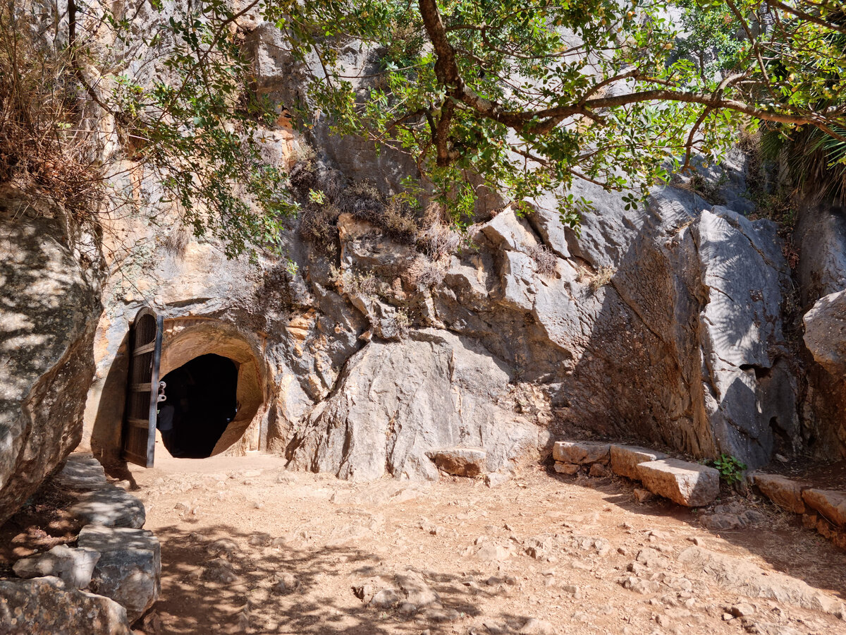 Вход в пещеру Ла Пилета