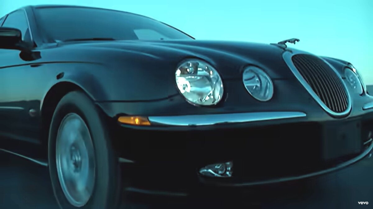 Возможно, это лучший кадр из клипа...