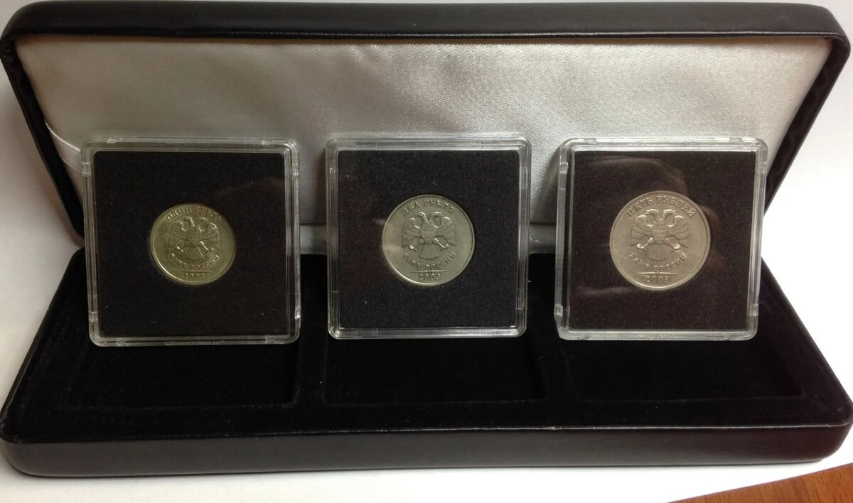 Комплект монет 2003 года, его стоимость порядка 40 - 45 тыс руб