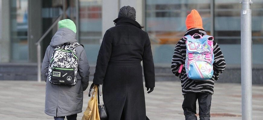 Дети, живущие вместе в семье опекунов, смогут ходить в одну школу duma.gov.ru