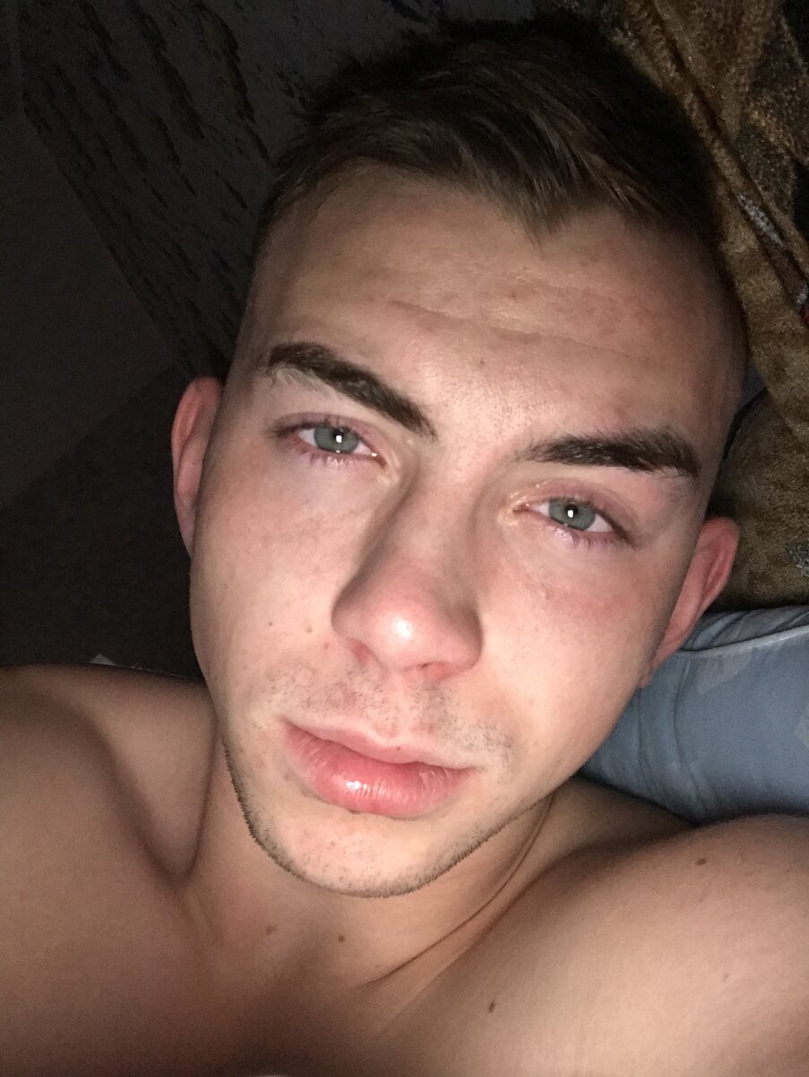 СКОНЧАЛСЯ САМОУБИЙСТВОМ?? Это как так надо плохо владеть русским языком, чтобы это написать?! Такие истории придумывают специально для таких мягкосердечных особ, чтобы они подписывались на поганые паблики в вк. На самом деле, как только человеку отрывает ноги, то сразу об этом сообщается родственникам! Мать бы это уже знала. Даже об отпуске солдата отправлялась телеграмма, чтобы его ждали, не говоря уже об откровенном ЧП. Но вы верьте дальше во всю эту чушь