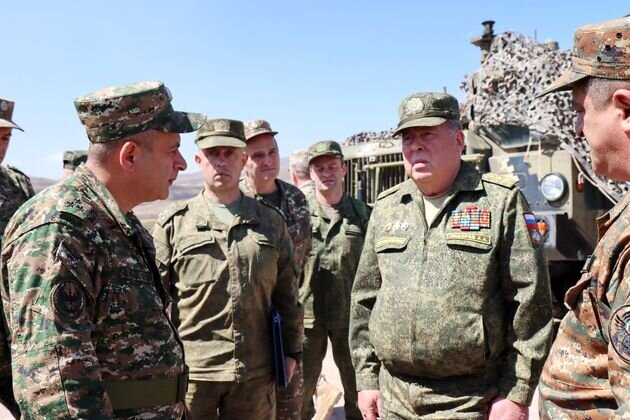    Передовая группа миссии ОДКБ в Армении во главе с генерал-полковником Анатолием Сидоровым (cc) Пресс-служба Объединенного штаба ОДКБ