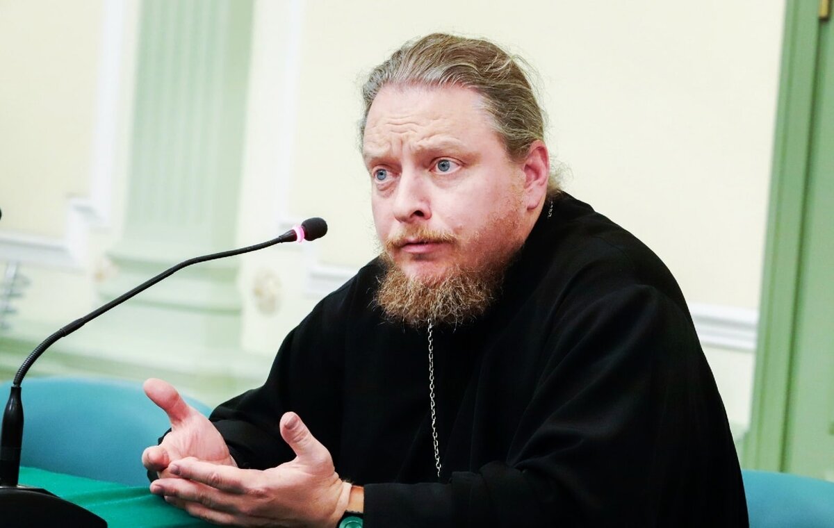 Фёдор Бородин — протоиерей, публицист, писатель, общественный деятель, Настоятель московского храма свв. Косьмы и Дамиана на Маросейке, отец восьмерых детей.