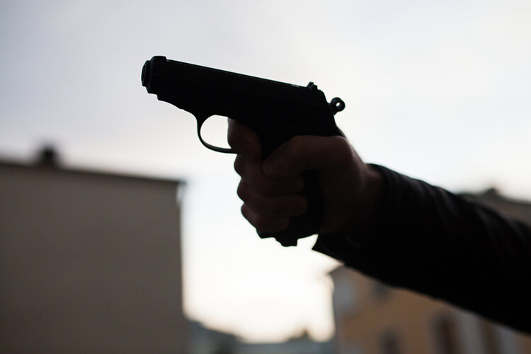    Вместе с Лисихиным из подъезда выходил его приближенный — Равиль Сафин (Сафа). По обоим открыли огонь из пистолетов, в итоге и Лисихин, и Сафа скончались на месте