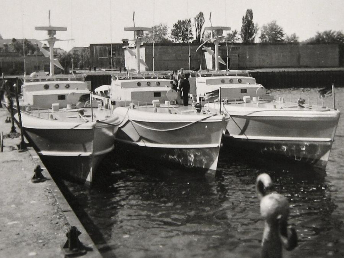 Три немецких моторных катера класса Silbermöwe* , использовавшиеся на последнем этапе операции «Джунгли».
