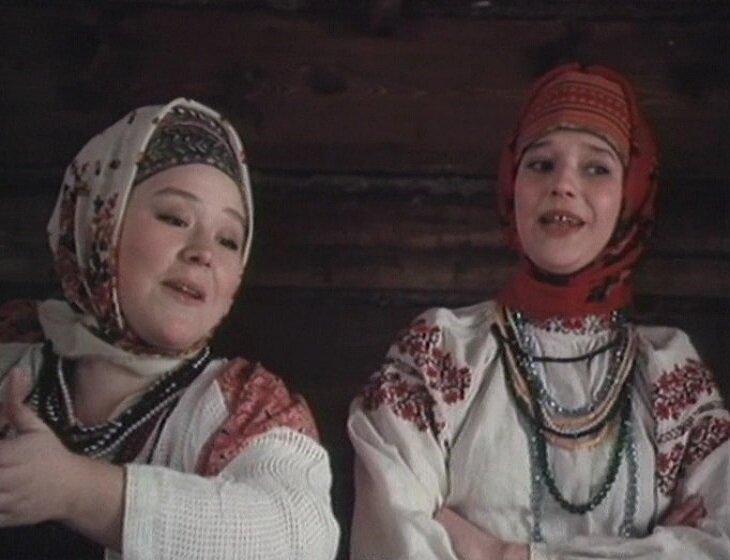 Не ходите девки. Не ходите девушки замуж фильм 1982. Не ходите, девки, замуж (1985). Кадры из фильма не ходите девушки замуж. Не ходите девки замуж фильм актеры