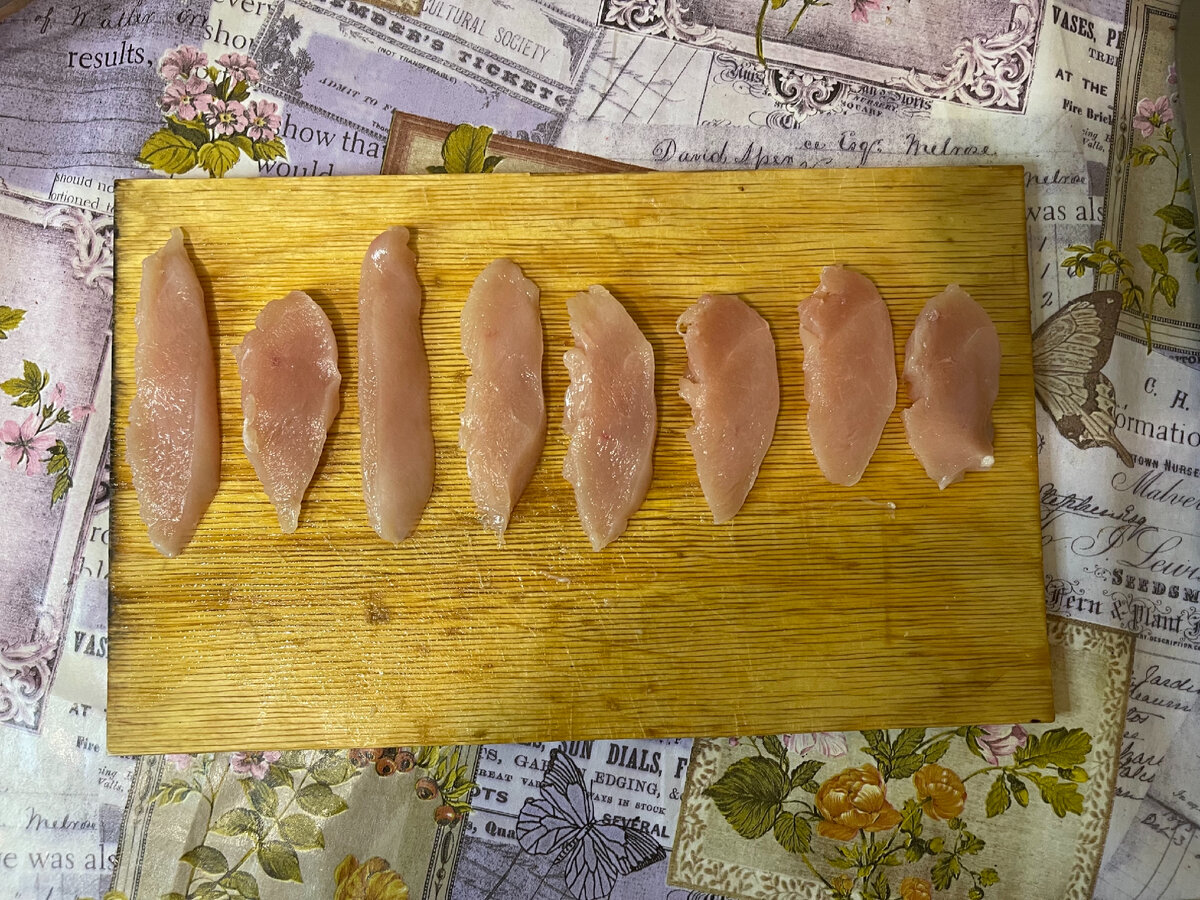 Кусочки делаем в среднем 4 сантиметра, оптимально для одного двух укусов