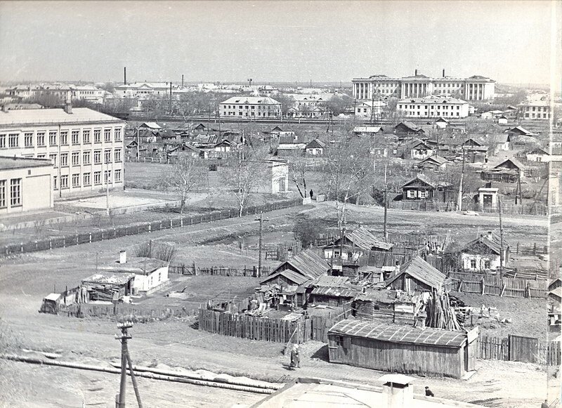 Копейск. Старое фото из интернета. Примерно в таком же домике жили мои бабушка и дедушка. 