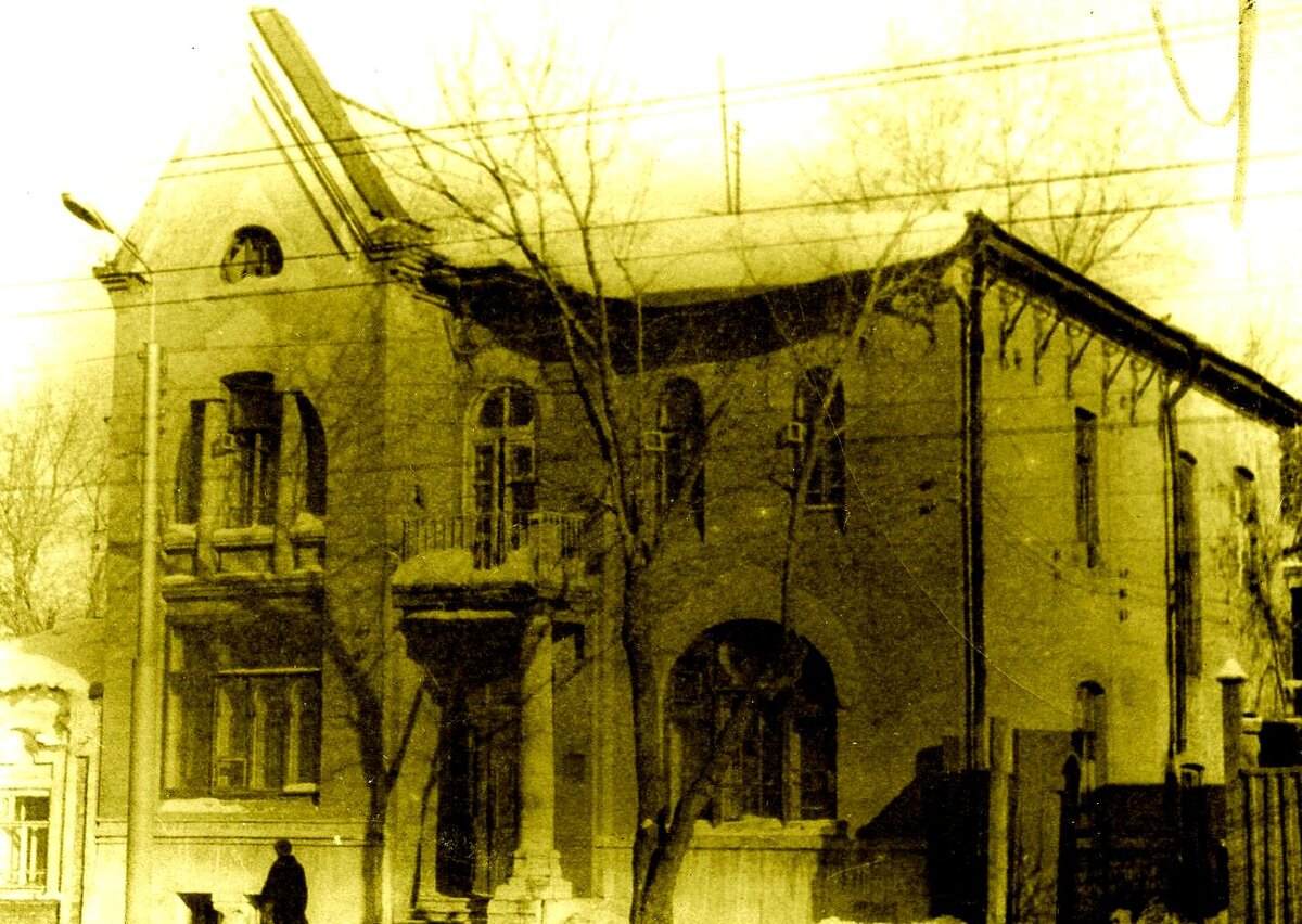 Фото 60-х годов. В особняке еще нерасселенные коммуналки