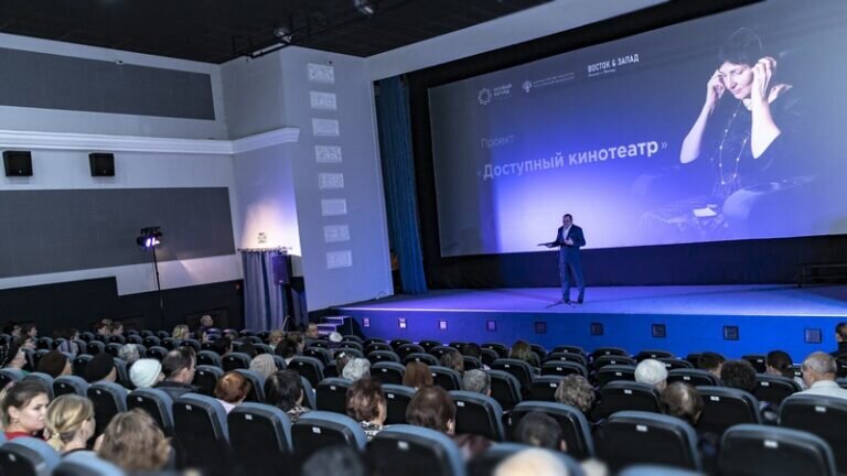    В Оренбуржье запускается инклюзивный проект «Доступный кинотеатр» Марина Шарт