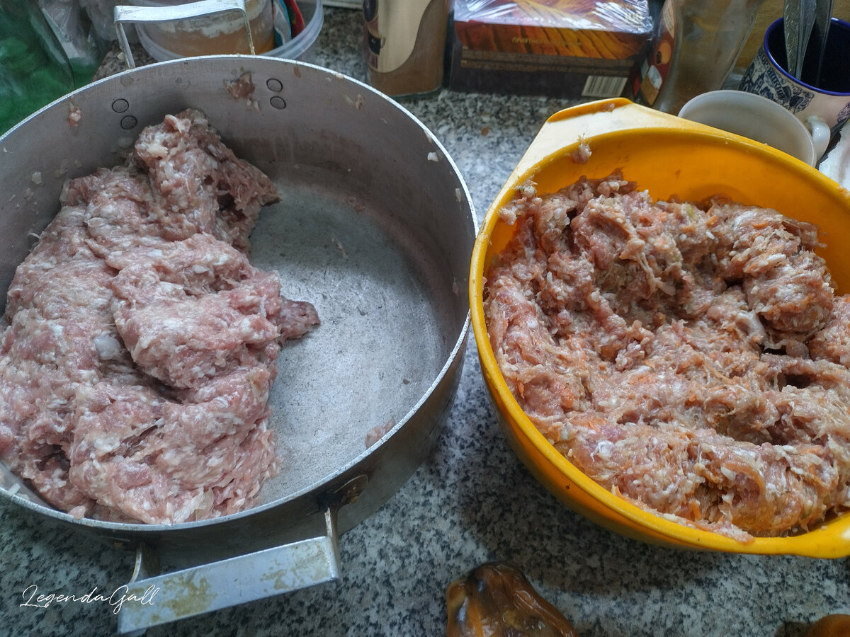 Слева - чистый, справа - с морковкой, рисом и приправами.