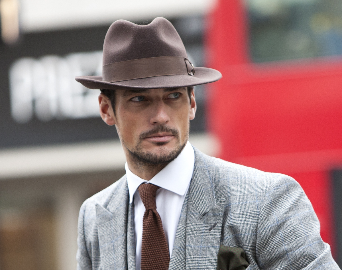 Перестань одеваться. David Gandy. Дэвид Ганди восьмиклинка. Дэвид Ганди Массимо. Мужчина в шляпе.