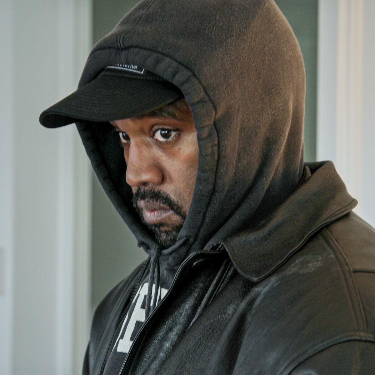     CNN: Канье Уэст восхищался Гитлером и хотел назвать свой альбом его именем